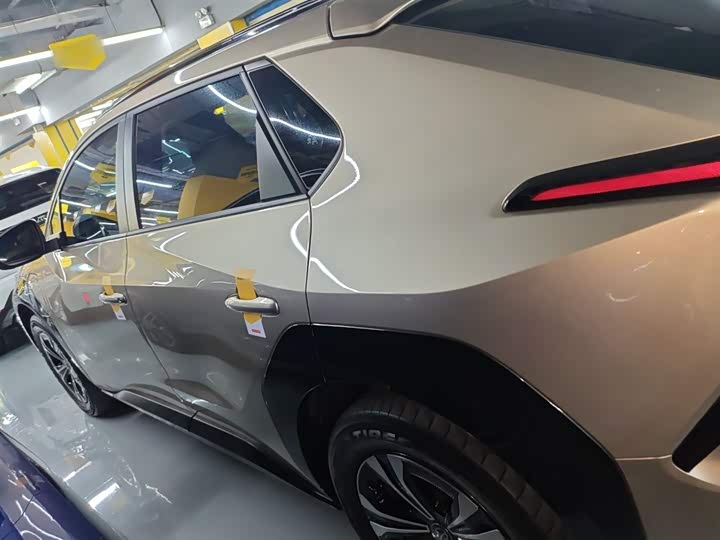 Фото 5 - Toyota bZ4X