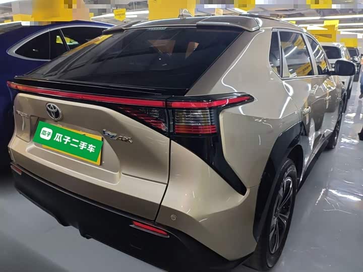 Фото 7 - Toyota bZ4X