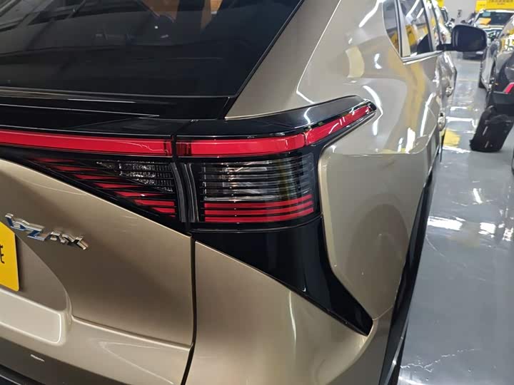 Фото 8 - Toyota bZ4X