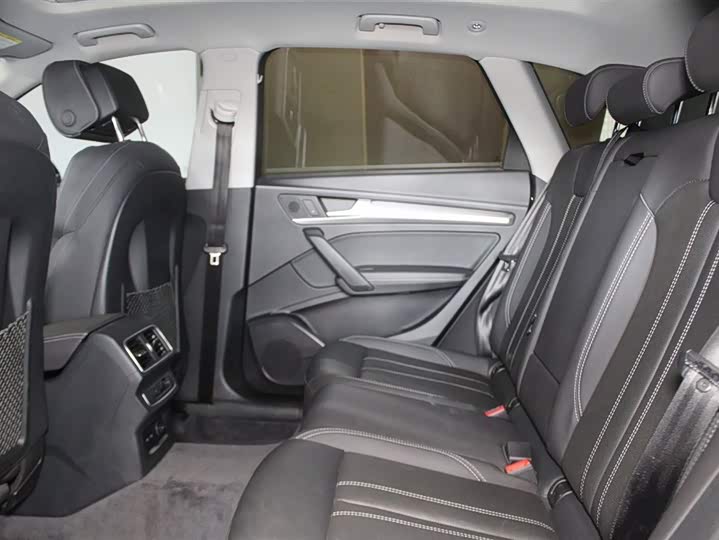 Фото 10 - Audi Q5L