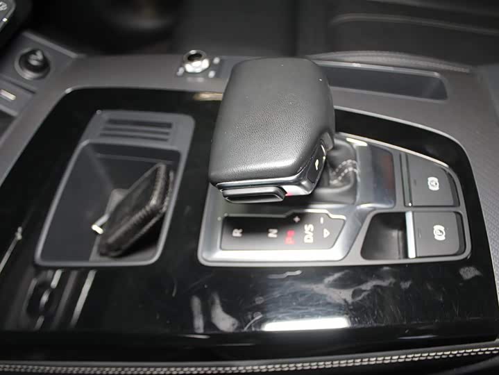 Фото 9 - Audi Q5L