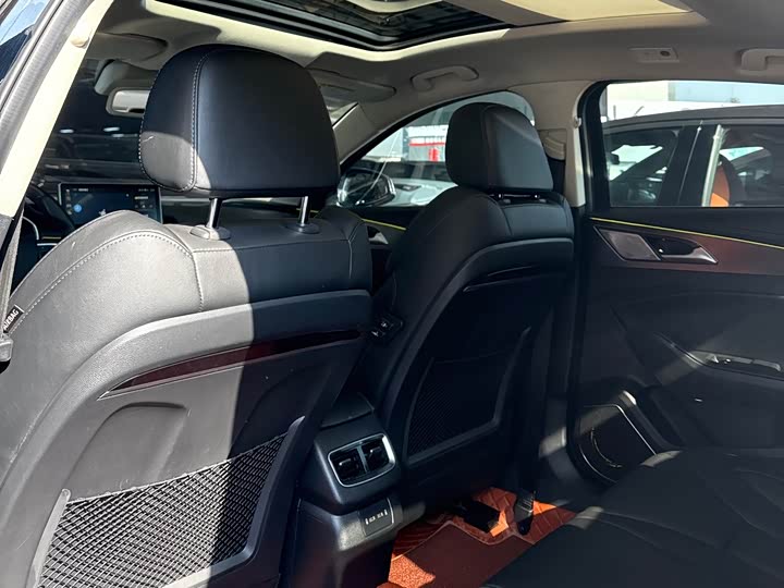 Фото 5 - Hongqi H5