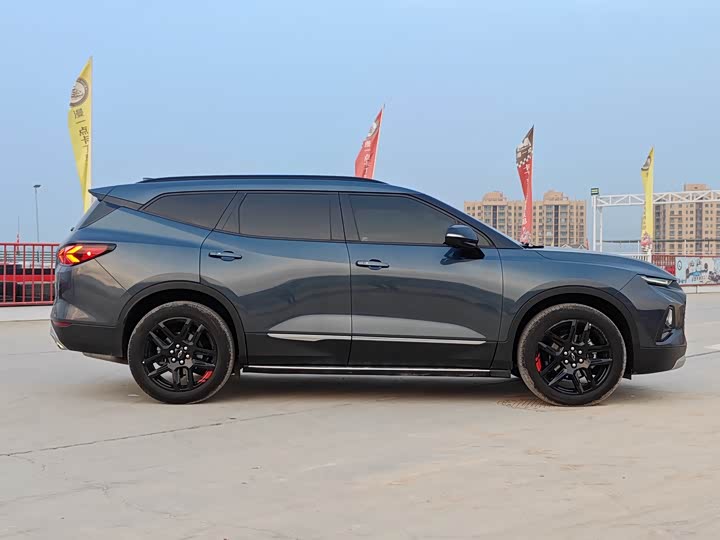 Фото 4 - Chevrolet Blazer