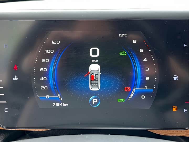 Фото 14 - Geely Icon