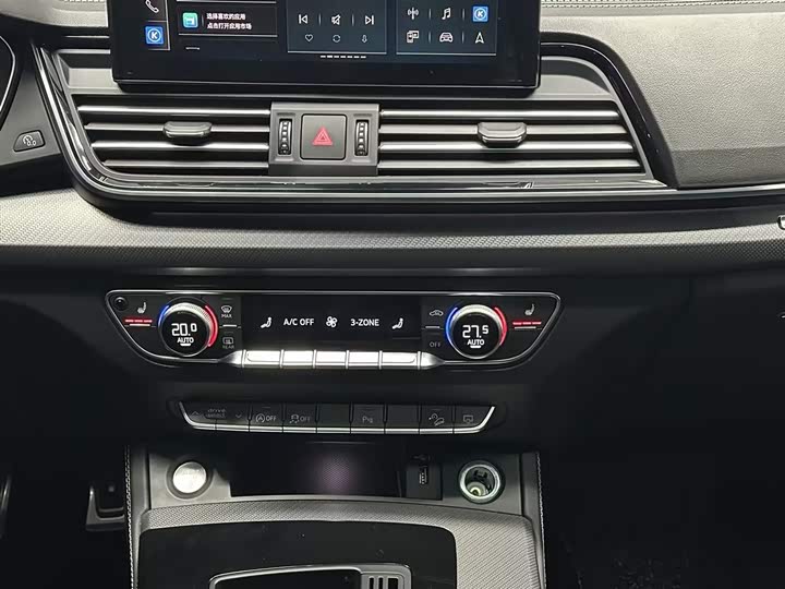 Фото 10 - Audi Q5L