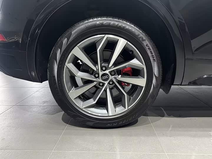 Фото 12 - Audi Q5L