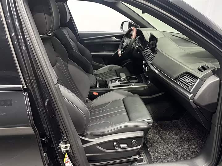 Фото 15 - Audi Q5L