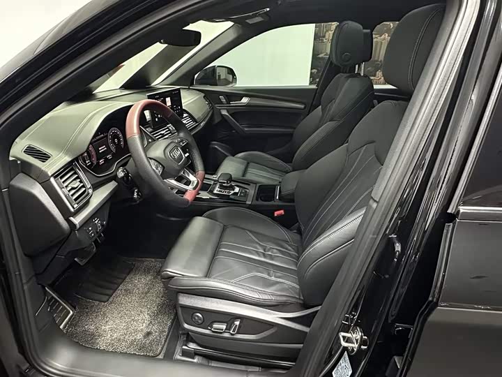 Фото 16 - Audi Q5L