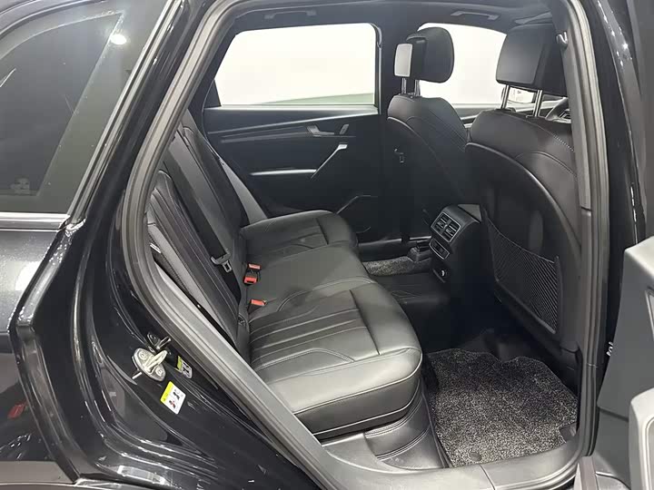 Фото 7 - Audi Q5L