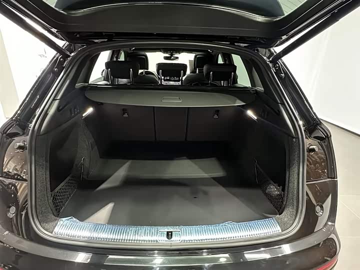 Фото 8 - Audi Q5L