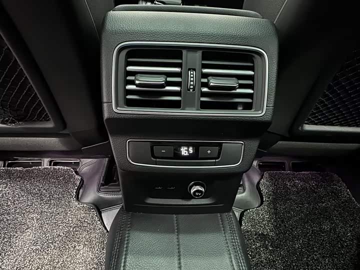 Фото 9 - Audi Q5L