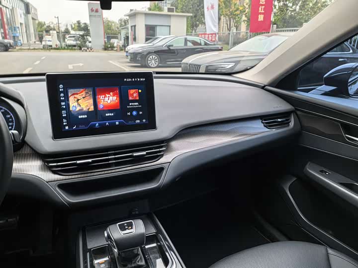 Фото 11 - Hongqi E-QM5