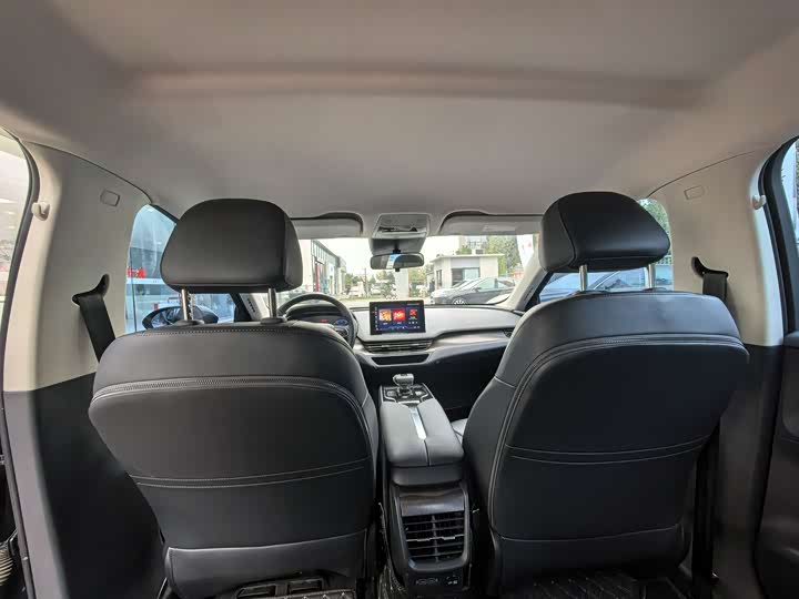 Фото 14 - Hongqi E-QM5