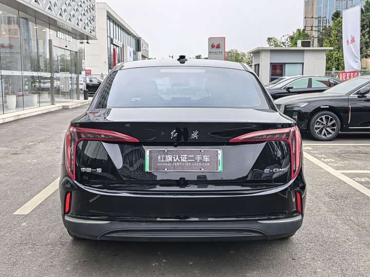 Фото 6 - Hongqi E-QM5