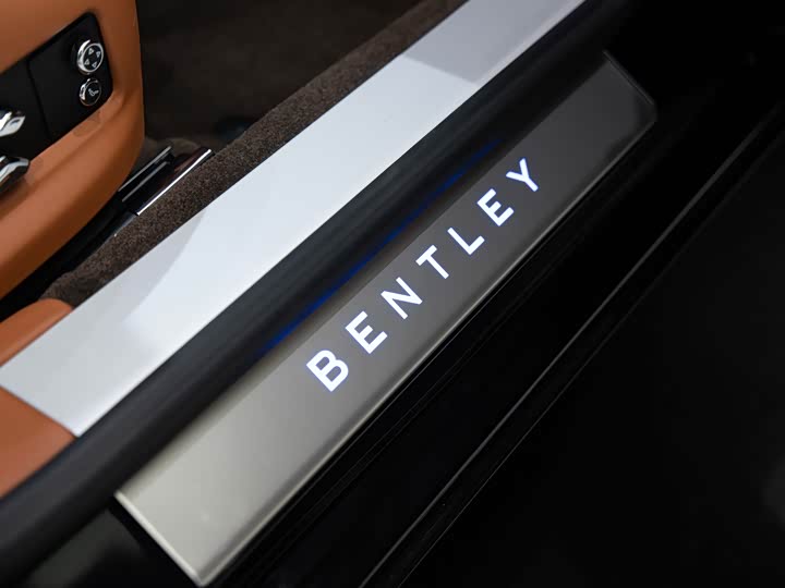 Фото 10 - Bentley Flying Spur