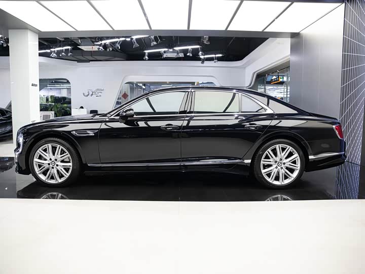 Фото 11 - Bentley Flying Spur