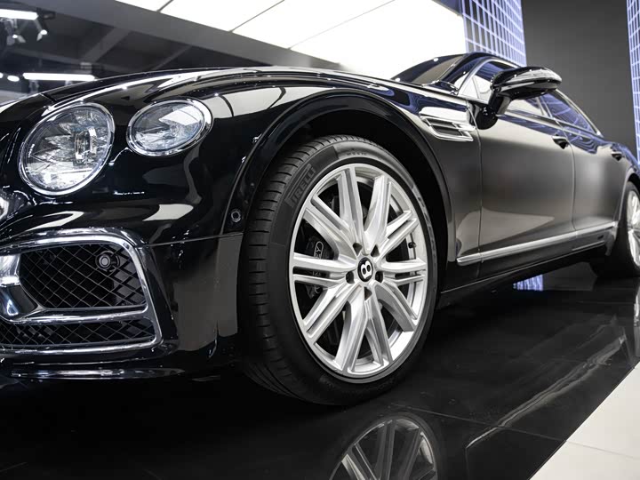 Фото 17 - Bentley Flying Spur