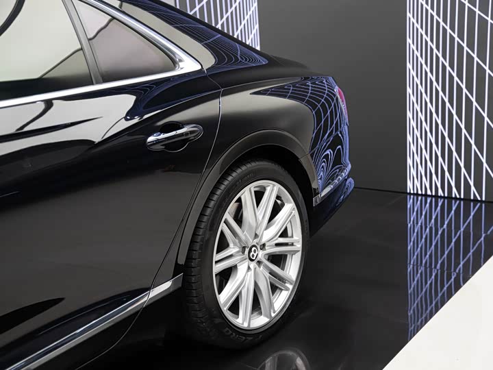 Фото 18 - Bentley Flying Spur