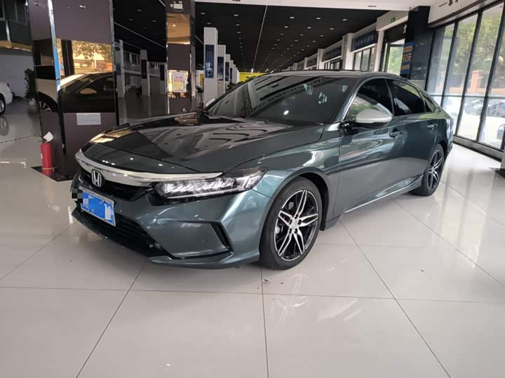 Фото 2 - Honda Inspire