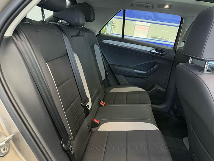 Фото 12 - Volkswagen T-Roc