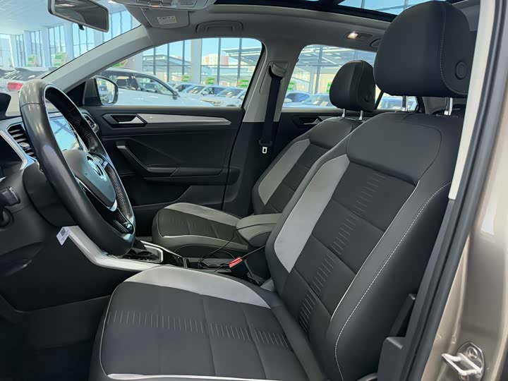 Фото 9 - Volkswagen T-Roc