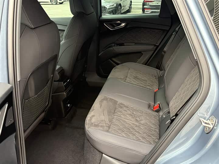 Фото 10 - Audi Q4 e-tron