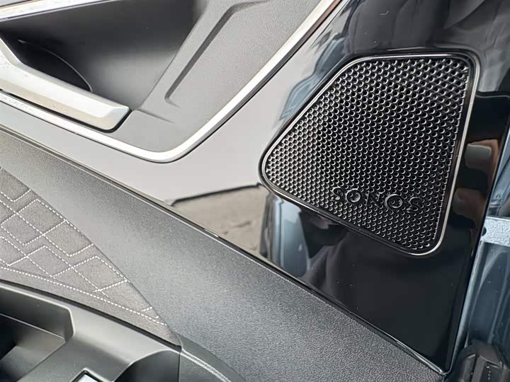 Фото 13 - Audi Q4 e-tron