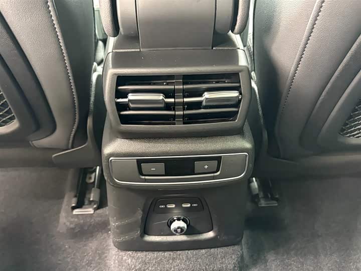 Фото 19 - Audi Q4 e-tron