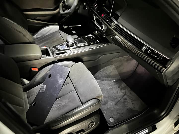 Фото 13 - Audi A4L