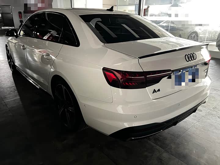 Фото 18 - Audi A4L