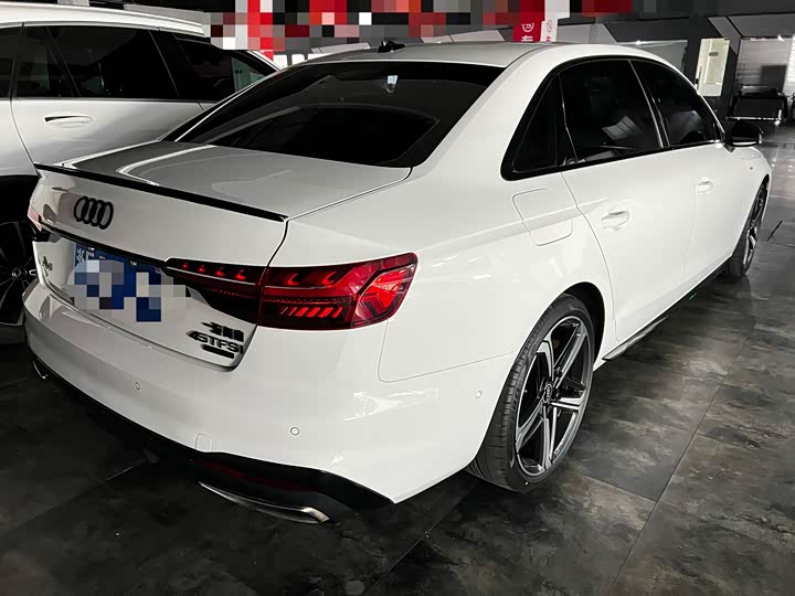 Фото 20 - Audi A4L