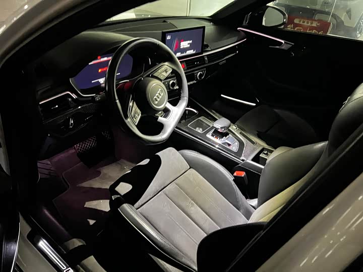 Фото 5 - Audi A4L