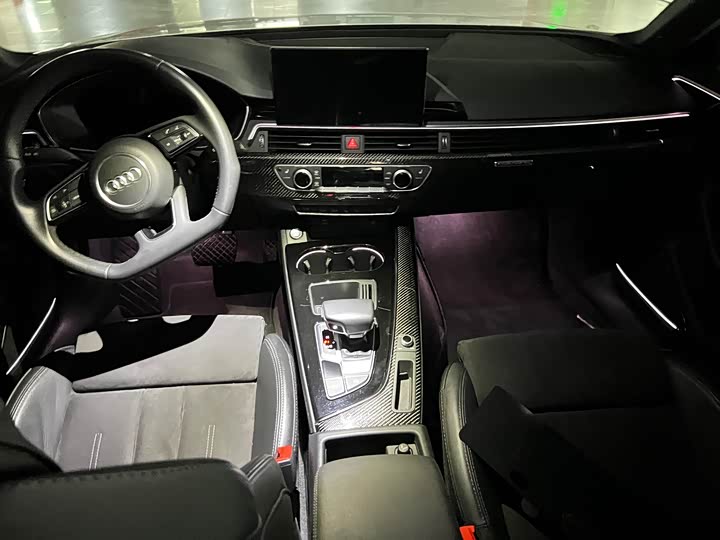 Фото 8 - Audi A4L