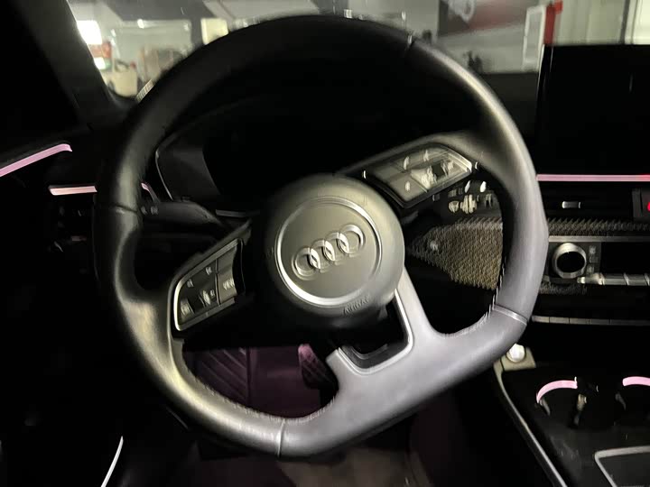 Фото 9 - Audi A4L
