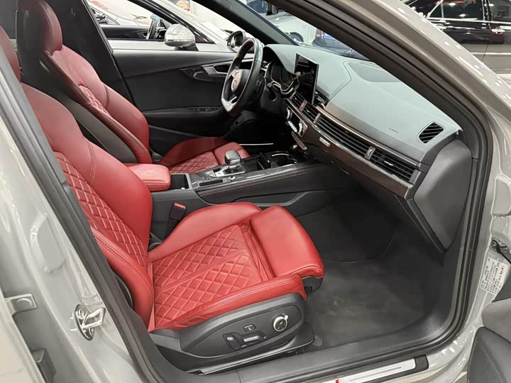 Фото 10 - Audi S4