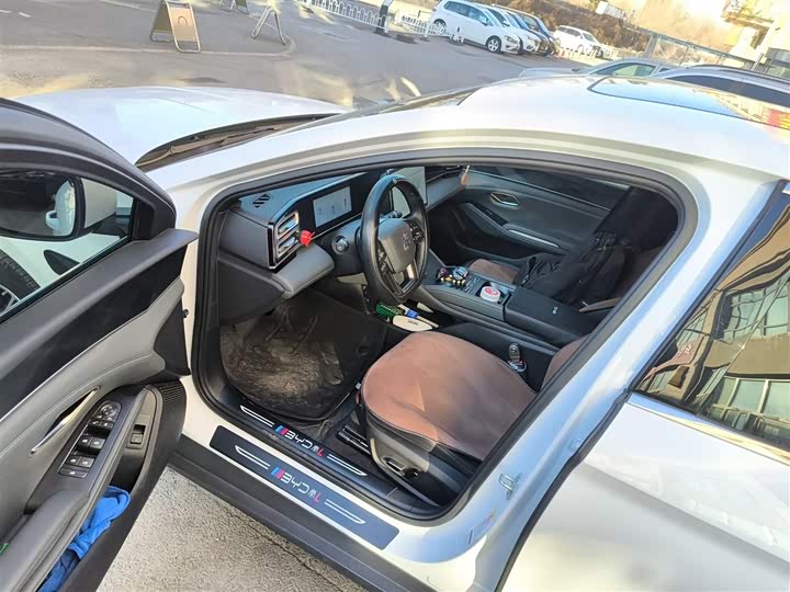 Фото 16 - BYD Qin L