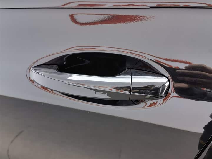 Фото 18 - Mercedes-Benz EQC