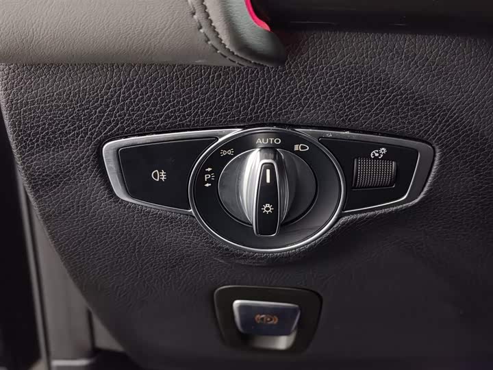 Фото 21 - Mercedes-Benz EQC