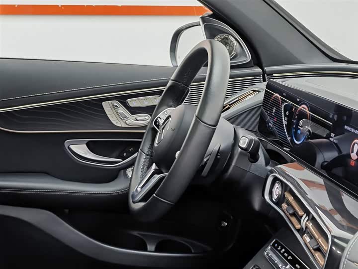 Фото 22 - Mercedes-Benz EQC