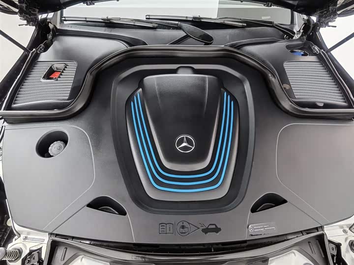 Фото 6 - Mercedes-Benz EQC