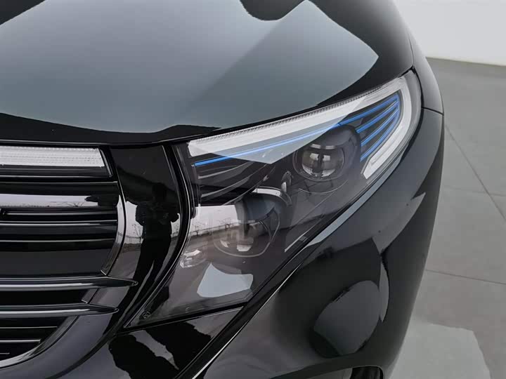 Фото 7 - Mercedes-Benz EQC