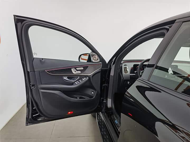 Фото 8 - Mercedes-Benz EQC