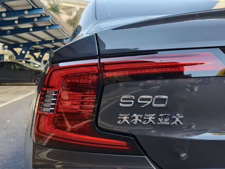 Фото 20 - Volvo S90 Hybrid