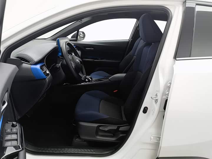 Фото 10 - Toyota C-HR EV