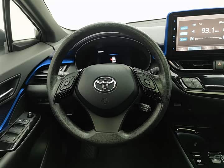 Фото 11 - Toyota C-HR EV