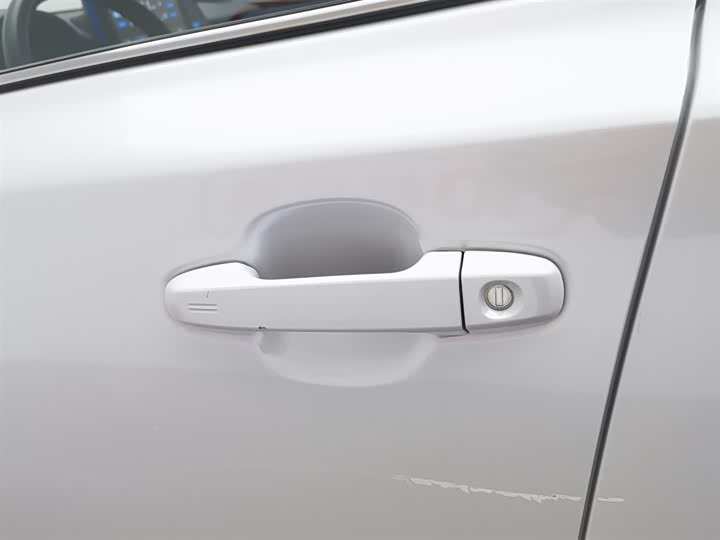 Фото 18 - Toyota C-HR EV