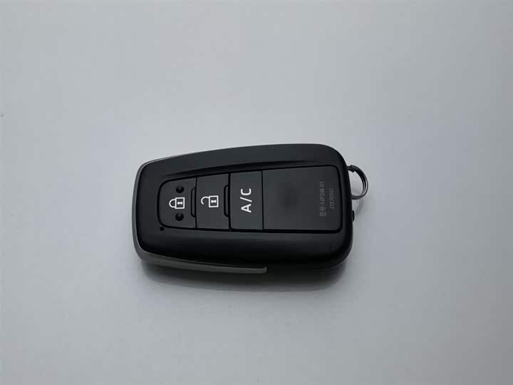 Фото 19 - Toyota C-HR EV