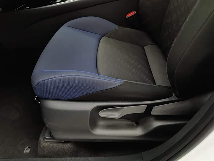 Фото 20 - Toyota C-HR EV