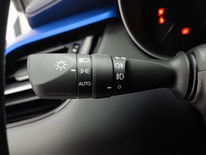 Фото 21 - Toyota C-HR EV