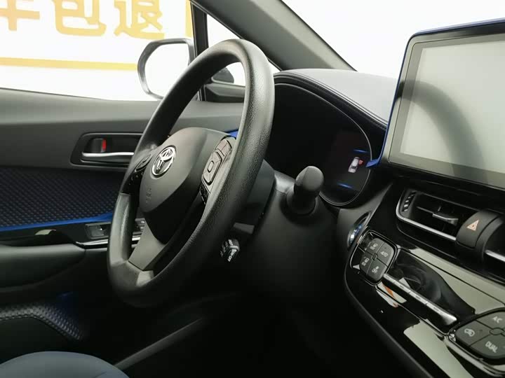 Фото 22 - Toyota C-HR EV